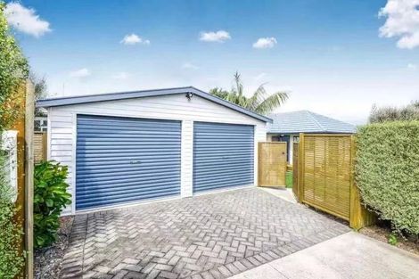 Photo of property in 1 Rixon Place, Te Atatu Peninsula, Auckland, 0610