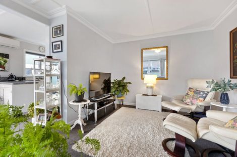 Photo of property in 1/5 Rainsford Street, Moturoa, New Plymouth, 4310