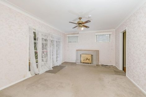 Photo of property in 9 Maunder Place, New Lynn, Auckland, 0600