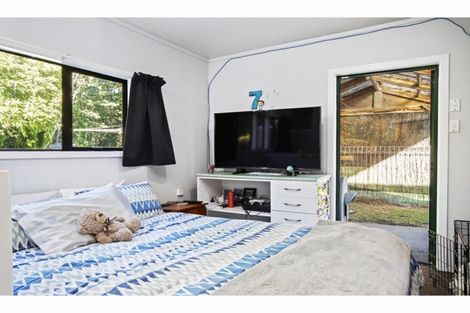 Photo of property in 3 Awhitu Road, Waiuku, 2683