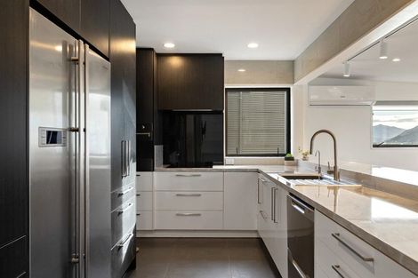 Photo of property in 22 Golden Terrace, Queenstown, 9300