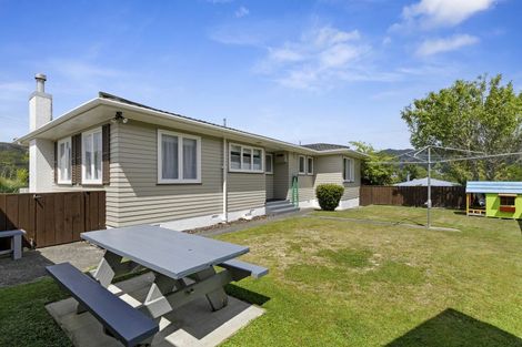 Photo of property in 60 Bird Grove, Stokes Valley, Lower Hutt, 5019