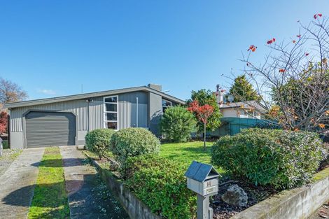 Photo of property in 14 Mokau Place, Terrace End, Palmerston North, 4410
