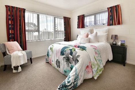 Photo of property in 60 Albatross Road, Red Beach, 0932