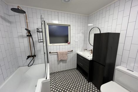 Photo of property in 2/2 Hatherley Place, Clendon Park, Auckland, 2103