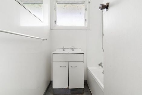 Photo of property in 10 Leonard Place, Otara, Auckland, 2023