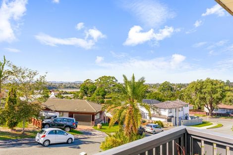 Photo of property in 10 Amery Place, West Harbour, Auckland, 0618