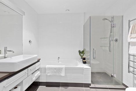 Photo of property in Patent 326 Apartments, 407s/326 Evans Bay Parade, Hataitai, Wellington, 6021