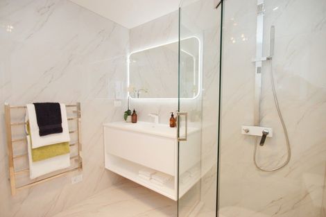 Photo of property in 16 Skulander Crescent, Orewa, 0931