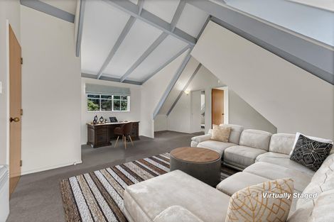 Photo of property in 100 Eugenia Rise, Goodwood Heights, Auckland, 2105