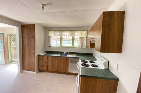 Photo of property in 14 Clairville Crescent, Wai O Taiki Bay, Auckland, 1072