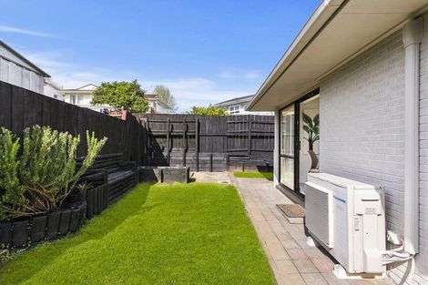 Photo of property in 1/49 Larne Avenue, Pakuranga Heights, Auckland, 2010