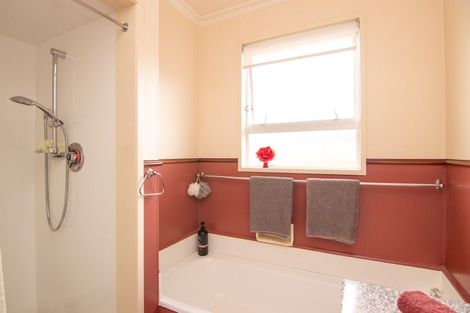 Photo of property in 27 Raglan Avenue, Cloverlea, Palmerston North, 4412