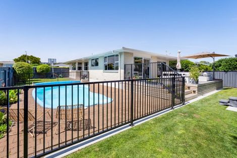 Photo of property in 64 Nevada Drive, Merrilands, New Plymouth, 4312