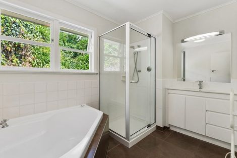 Photo of property in 11 Luke Place, Eastern Beach, Auckland, 2012