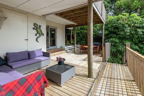 Photo of property in 44 Colmar Road, Mellons Bay, Auckland, 2014