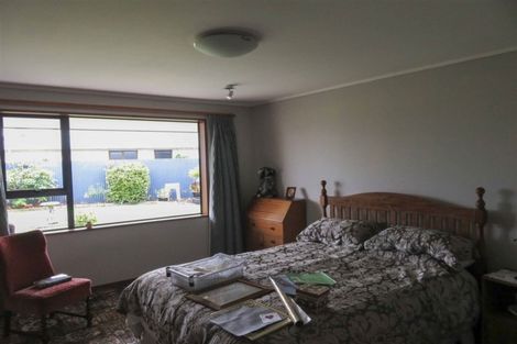 Photo of property in 14 Kirkoswald Street, Wallacetown, 9816