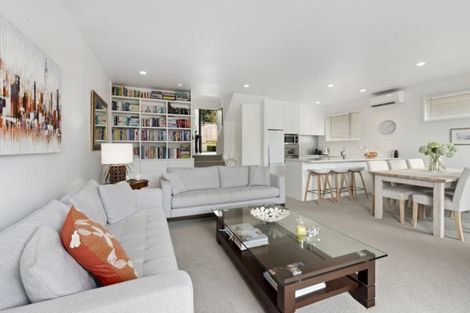 Photo of property in 7/270 Sunset Road, Windsor Park, Auckland, 0632