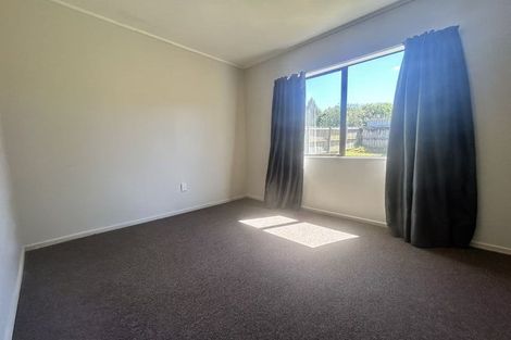 Photo of property in 1/21 Lowtherhurst Road, Massey, Auckland, 0614