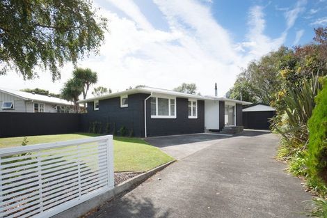 Photo of property in 15 Ruamahanga Crescent, Terrace End, Palmerston North, 4410