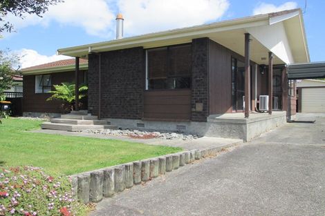 Photo of property in 12 Hillcrest Drive, Kelvin Grove, Palmerston North, 4414