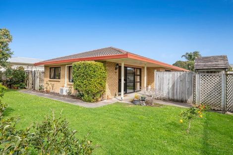 Photo of property in 5 Pengelly Place, Parakai, 0830
