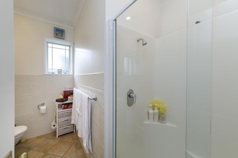 Photo of property in 4 The Oaks, Awapuni, Palmerston North, 4412