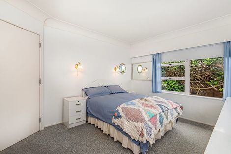 Photo of property in 9 Catalina Crescent, Forrest Hill, Auckland, 0620