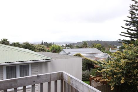 Photo of property in 7 Aeroview Drive, Beach Haven, Auckland, 0626