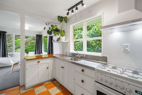 Photo of property in 93 Dowse Drive, Maungaraki, Lower Hutt, 5010