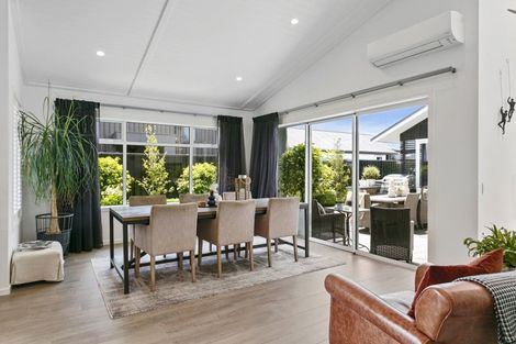 Photo of property in 16 Pukenamu Road, Rainbow Point, Taupo, 3330