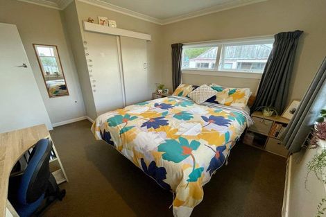 Photo of property in 6 Rarawa Place, Vogeltown, New Plymouth, 4310