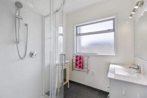 Photo of property in 8 Blenheim Place, Vogeltown, New Plymouth, 4310