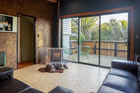 Photo of property in 132 Seaview Road, Piha, New Lynn, 0772