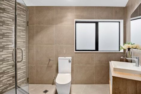 Photo of property in 121d Vodanovich Road, Te Atatu South, Auckland, 0610