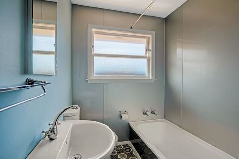 Photo of property in 2/28 Aikmans Road, Merivale, Christchurch, 8014