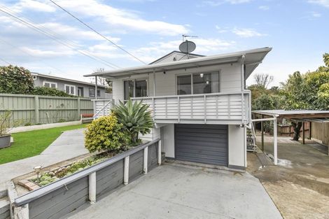 Photo of property in 2/119 Beach Haven Road, Beach Haven, Auckland, 0626