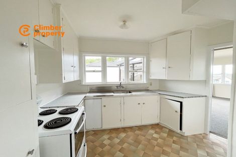 Photo of property in 2 Crystal Avenue, Glendene, Auckland, 0602