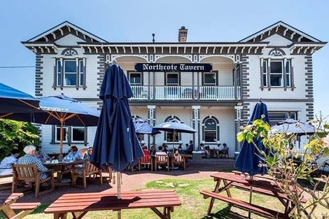 Photo of property in 6 Beach Road, Northcote Point, Auckland, 0627