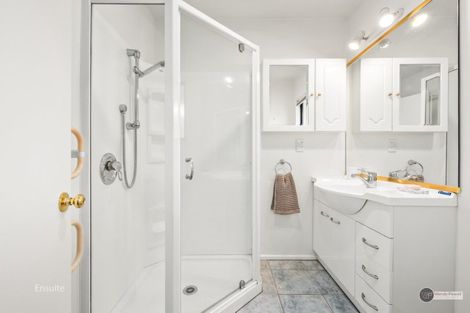 Photo of property in 2 Kirton Drive, Riverstone Terraces, Upper Hutt, 5018