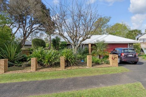 Photo of property in 34 Lochend Place, Highland Park, Auckland, 2010
