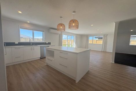 Photo of property in 30 Te Piriti Road, One Tree Point, 0118