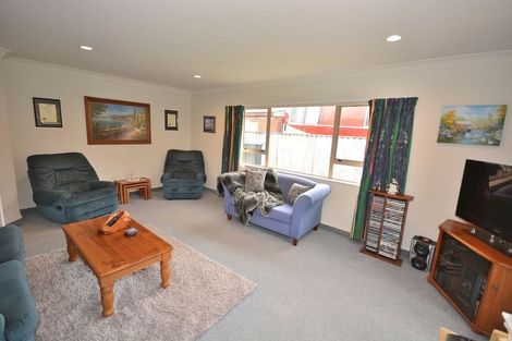 Photo of property in 60 Queens Road, Waikanae Beach, Waikanae, 5036