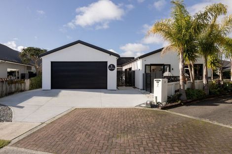 Photo of property in 5 Piha Close, Papamoa Beach, Papamoa, 3118
