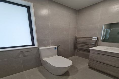 Photo of property in 3/532 Glenfield Road, Glenfield, Auckland, 0629