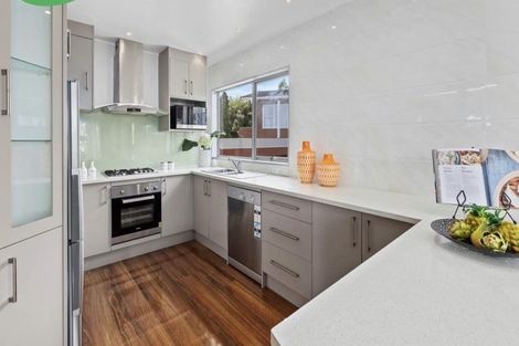 Photo of property in 16 Colin Wild Place, Glenfield, Auckland, 0629