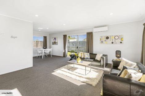 Photo of property in 15 Hocken Place, Mangere Bridge, Auckland, 2022