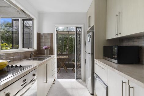 Photo of property in 4/36a Sunnynook Road, Sunnynook, Auckland, 0620