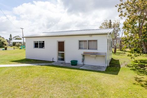 Photo of property in 15 Hicks Place, Cooks Beach, Whitianga, 3591