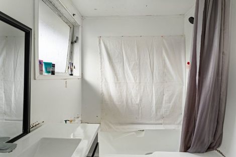 Photo of property in 39 Blake Road, Mangere East, Auckland, 2024
